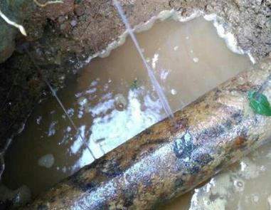 沙坡头楼顶渗水维修公司分享下地暖漏水的原因及检测方法。